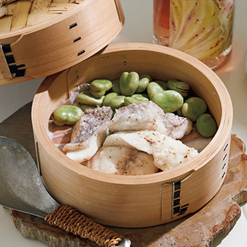 ごちそう感がアップする「白身魚とそら豆蒸し」【料理家ウー・ウェン「蒸し料理」】