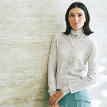 グレー×ミントの爽やか配色で冬のおしゃれの鮮度をアップ。気温9℃｜1/5(月)【50代の毎日コーデ】