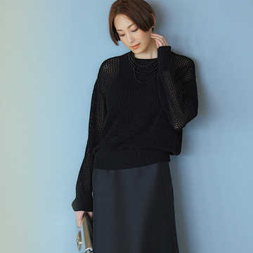 【やや辛口な黒スカートコーデ】シンプル美をつくる、Aラインシルエットスカートで上品に