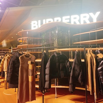 バーバリーの最新アウターを六本木ヒルズのポップアップストアでチェック！エクラ編集長が気になったアウターは？