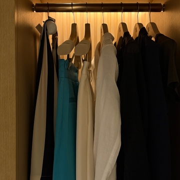 2泊3日の大阪旅コーディネート ─ モダンエレガントな街歩きスタイル