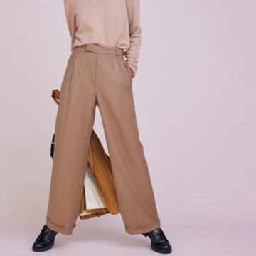 【大人の秋は“しゃれ顔”ローファーで始める】プラダの厚底ローファーなら今っぽくモダンな表情に