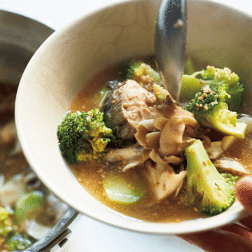 【藤井恵絶品レシピ・冬のご自愛スープ6】免疫力アップ、デトックスに！「ブロッコリー、舞茸、鯖缶のごま味噌汁」&「韓国風ワカメスープ」