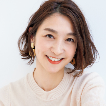 太く濃い眉の人は、柔らかなフォルムと軽やかな眉色にチェンジしてあか抜ける