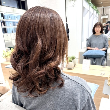 【ヘアチェンジ】パーマで華やかエレガントなミディアムヘア