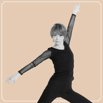 “なりきりタカラジェンヌ”で【巻き肩・ねこ背・スマホ首】解消！ 肩甲骨ストレッチ