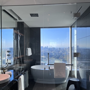 都心で非日常を味わう旅！ラグジュアリーホテル「フォーシーズンズ東京大手町」に泊まってみた！【ウェブエクラ編集長オサニャイの「これ、いただくわ」#10】　