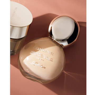 肌の輝き5割増し！プロが選ぶ「偏愛ファンデーション」　五選