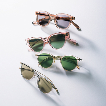 【クリアフレームの淡色サングラス4選】透明な「クリアフレーム」はフェミニンスタイルと好相性