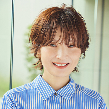 50代に必要な華やかさとおしゃれ感。両方クリアできるマッシュウルフショート【50代髪型・ヘアスタイル】