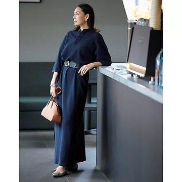 高身長の50代も楽しめる！体型気にせず着用可能な「INSCRIRE のポロワンピース」