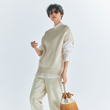 ゆるシルエット＆丁寧なレイヤードで「ヘルシーデニム」の白デニムを今っぽく着こなす