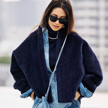 デニムとあわせて色味の変化を楽しむ！カーディガン感覚で着られる「ノーカラージャケット」