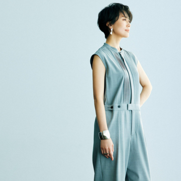 ファッションに合わせてメイクも旬度UP！春の品格グレー服に合わせたい「コーラルリップ」