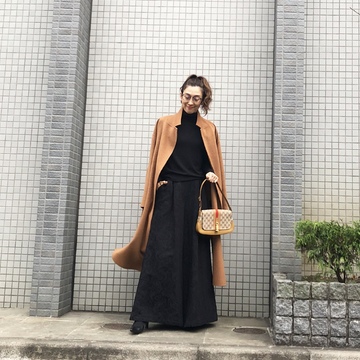 浮き立つ柄のワイドパンツ黒コーデ❤︎