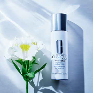 【50代おすすめ新作コスメ】平 輝乃さんはクリニークの「イーブン ベター ブライト エッセンス ローション」をおすすめ！