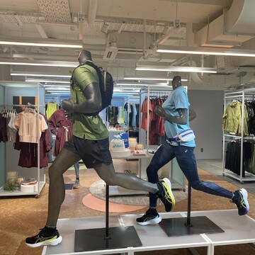 50代初心者でもすいすい走れそう！？ASICSでランニングシューズ選びにトライ【ウェブエクラ編集長シオヤの「あら、素敵☆ 手帖」#38】