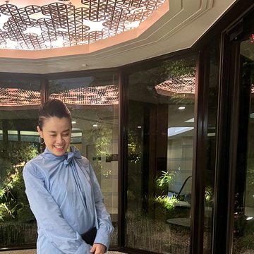 華のあるブルーシャツで夜のお食事会☆