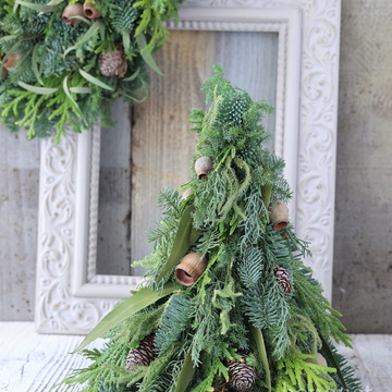 もみの木の フレッシュクリスマスリースとテーブルツリー