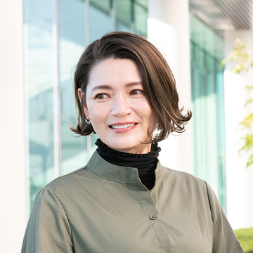 肌の透明感と明るさを際立たせる、大人の肌映えボブ【50代髪型・ヘアスタイル】