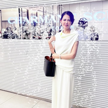 白コーデで「ソワレ・ドゥ・エクラ」へ