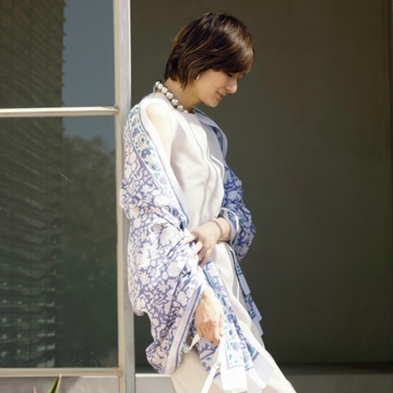 夏のお出かけスタイルは、コットンストールを羽衣のようにはおって