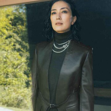 ブラウンが深まる秋にふさわしい「エルメス」のジャケットスタイル