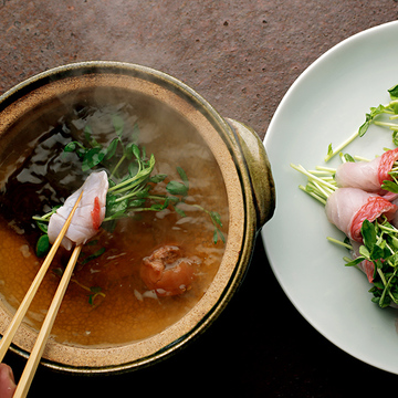 梅出汁でさっぱり食べたい！金目鯛と豆苗の鍋レシピ【林高太郎さんの極上しゃぶしゃぶ】