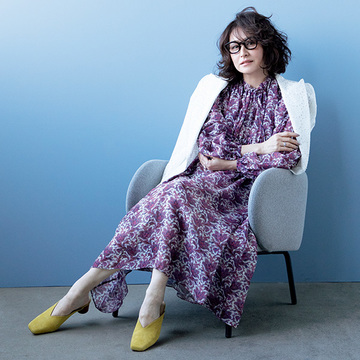 亜希が“＋メガネ”でかなえる、新しい大人のおしゃれ【今どき「しゃれ見せ」メガネ】