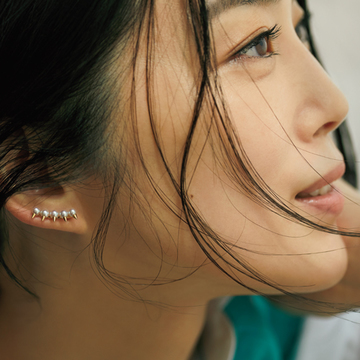 5連のあこや真珠が華をくれるTASAKIの「デインジャー」【ジュエリーブランドの小さなピアス】