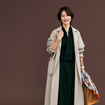 【エクラ 華組 伊藤美帆さんのリアルコーデ】パール＆シルバーネックレスでハンサムジレに華やぎをプラス