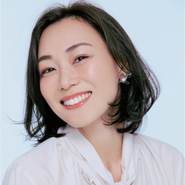 白髪率が高い人におすすめ。抜け感もかなうおしゃれな“透明感演出カーキ”【人気ヘアサロンの最旬明るめカラー】