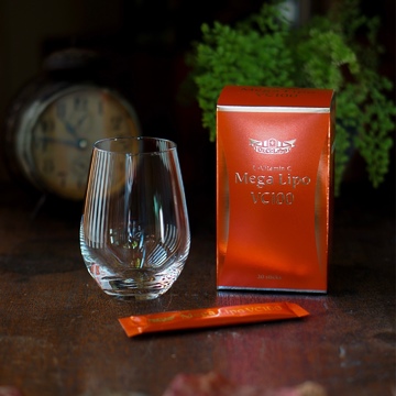 吸収力抜群のメガリポVC100で活き活きとした肌に