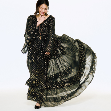 【井川遥の華リュクスな春コーデ】流れるようなシルエットが美しい「クロエ」のマキシドレス