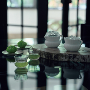 【夏のお茶時間が豊かになる食器】「サンルイ」のティーセットでいただく玉露と上生菓子