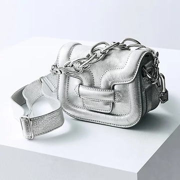 【50代の名品バッグ】エクラプレミアムだけの特別な〈ピエールアルディ〉は輝くシルバーのALPHAVILLE