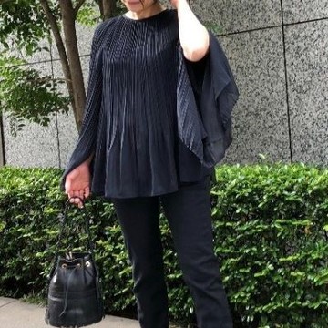 小柄バイヤーHが試着！大人の肌見せは品よく、美しく「コル ピエロ×エクラ」プリーツブラウス