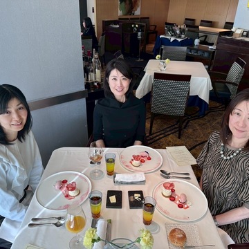 関西Jマダムのお二人と　ホテルでお花見ランチ