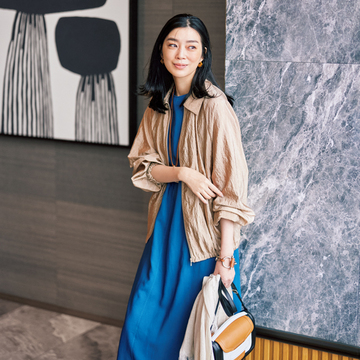 【極薄ブルゾンコーデ】着こなしがたちまちエレガントになる「ツヤ素材」を選んで