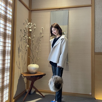 ZARAのエコレザーパンツで季節の変わり目コーデ