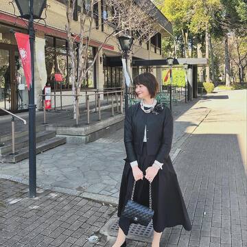 コサージュをつける位置でイメージをかえて。卒業・入学　母としても…　な春です。