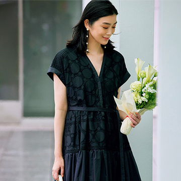夏の華やかなセレモニーに着ていきたい！品のある「ブラックドレス」