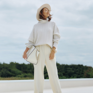 腰位置を高くおなかはすっきり！ハイウエストパンツで白コーデをかっこよく【本当にいいパンツがおしゃれを決める】