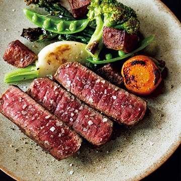 ワインとの相性も抜群！肉本来のおいしさを味わえるステーキ店「セラフェ」