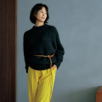 ボリュームニットにロープベルトをプラス。いつものおしゃれが見違える！