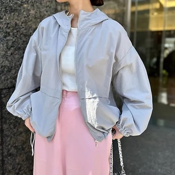 ＼新色グレー登場！／春に重宝する「ライトフーディーブルゾン」の魅力を解説！【50代ファッション】