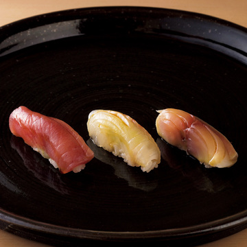 唐津焼の大家に見出された一軒　銀すし