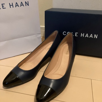 アウトレットでお買い物　お目当てはお出かけヒール