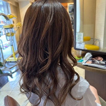 梅雨時期でも湿気に負けない、ロングヘアのスタイリング♡