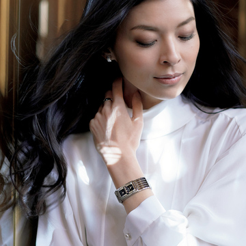 ビジネス服には本格派時計と女らしい時計を効かせて　五選